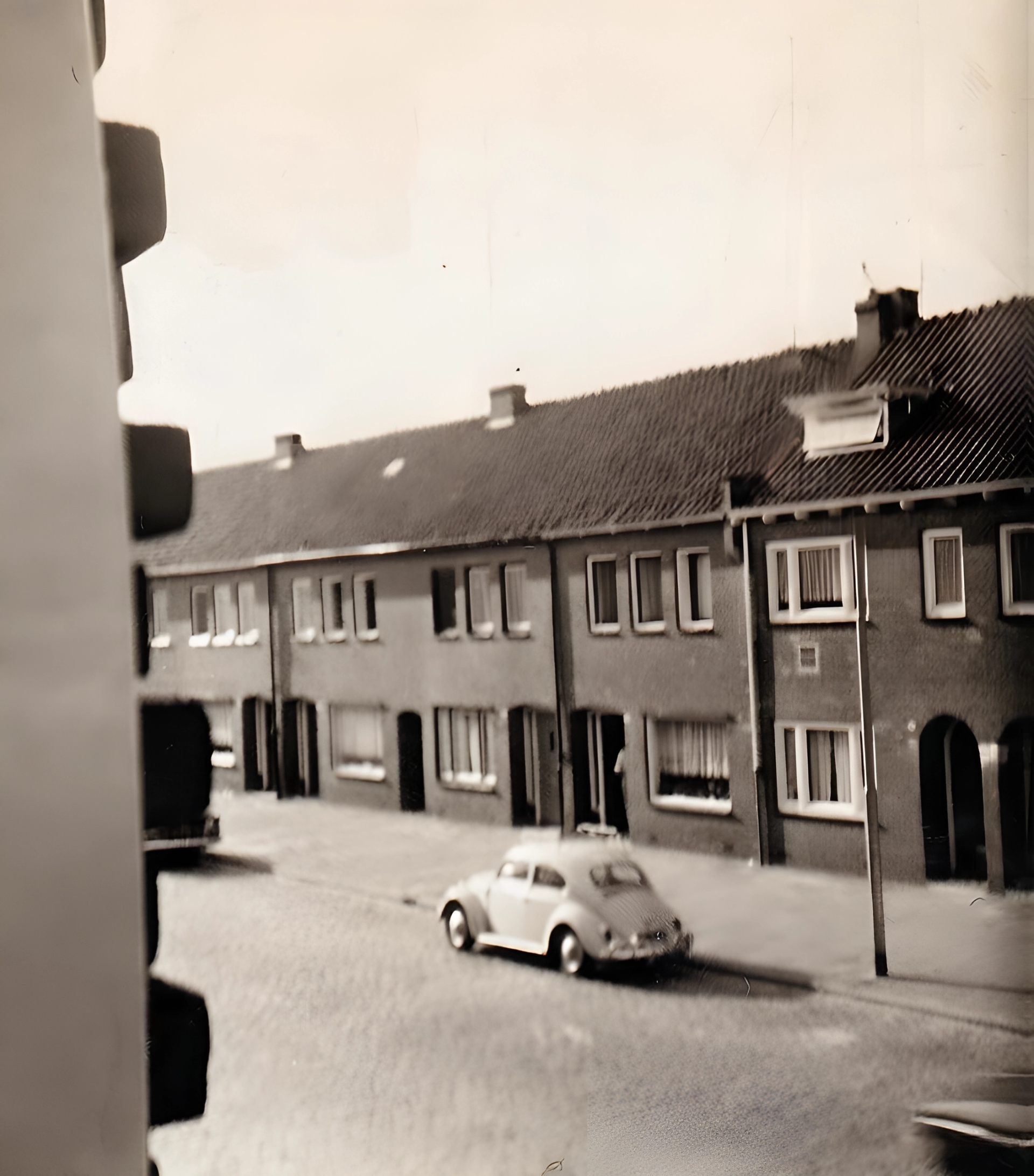 Kijkend vanuit een slaapkamerraam naar de oneven kant van de Groenstraat (datum onbekend ) © Eigen beheer